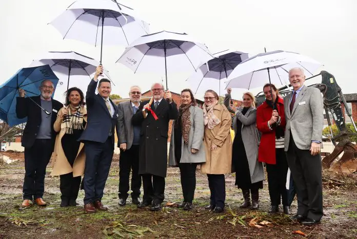 (l-r) Graham Vawser, Sylvia Powell, Darren Birbeck, Grant Edwards, Mark Porter, Leanne Spencer, Kelly Geister, Merridy Baylis, Mel Ottaway, Jon Clarke. (l-r) Graham Vawser, Sylvia Powell, Darren Birbeck, Grant Edwards, Mark Porter, Leanne Spencer, Kelly Geister, Merridy Baylis, Mel Ottaway, Jon Clarke.